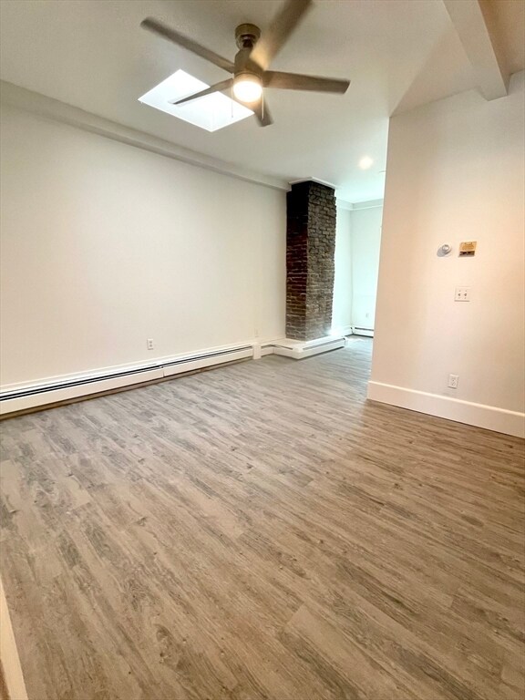 Building Photo - 655 E 7th St