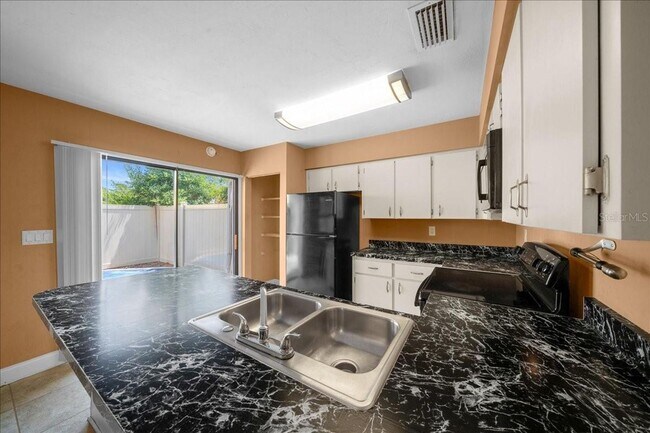 Building Photo - 2142 NE 45th Ave