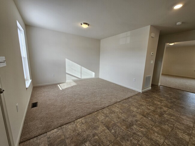 Building Photo - 118 Rhodolite Ln