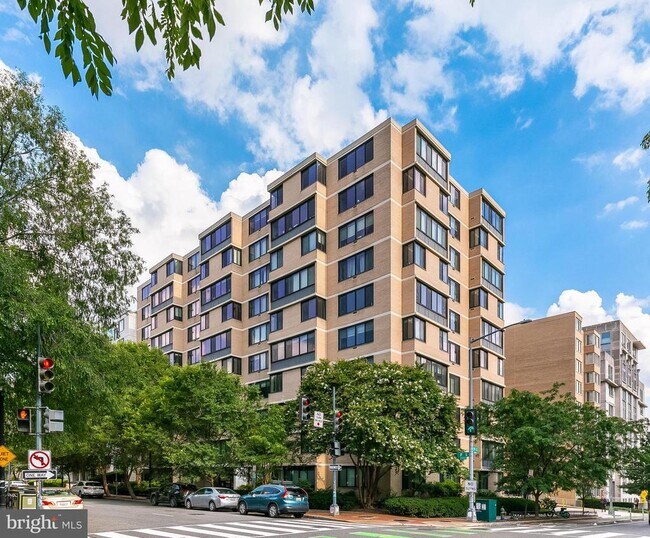Building Photo - 2030 F St NW
