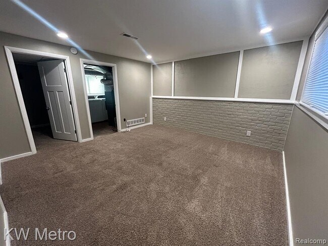 Building Photo - 1210 Kenilworth Pl