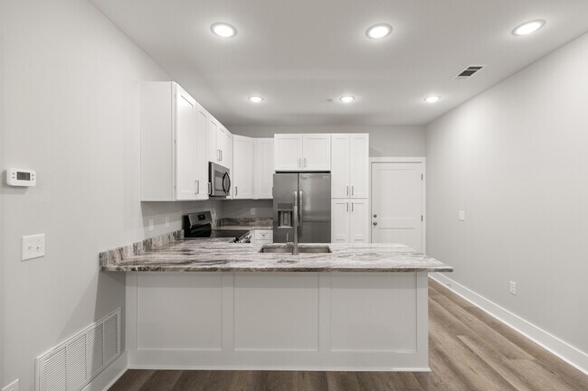 Building Photo - 305 Okaloosa Ave