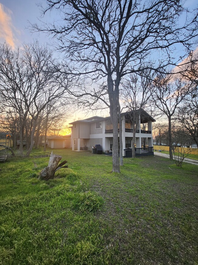 Building Photo - 126 Deer Run Dr