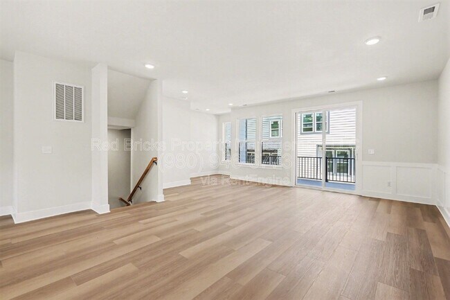 Building Photo - 7920 Sansom Cir