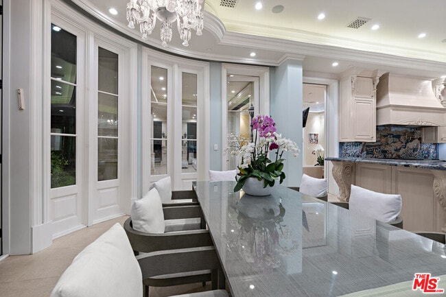 Building Photo - 718 N Rodeo Dr