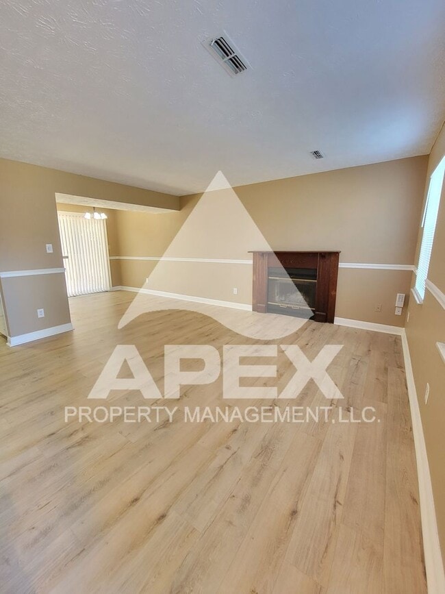 Building Photo - 3 Bed/ 2.5 Ba home w/Hardwood floors, Fire...