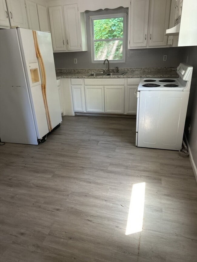 Building Photo - 3 Bedroom 1 Bathroom Jonesville SC