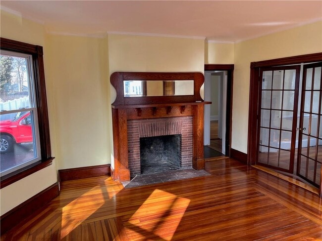 Building Photo - 121 Rutherglen Ave