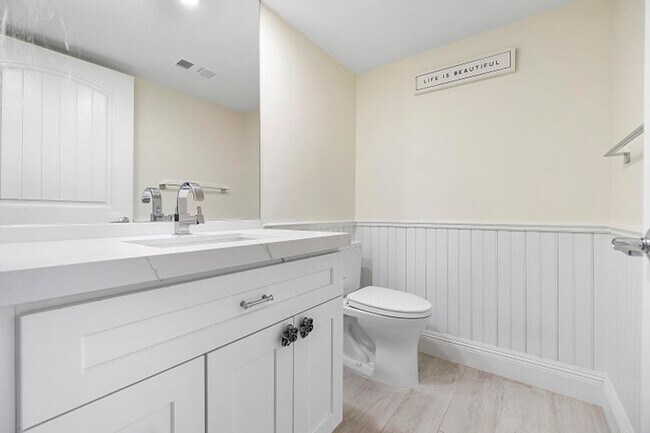 Building Photo - 123 Yacht Club Way