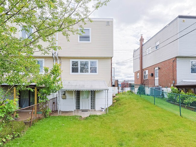 Building Photo - 1826 Tomlinson Rd