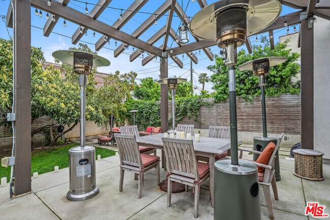 Building Photo - 2230 Malcolm Ave