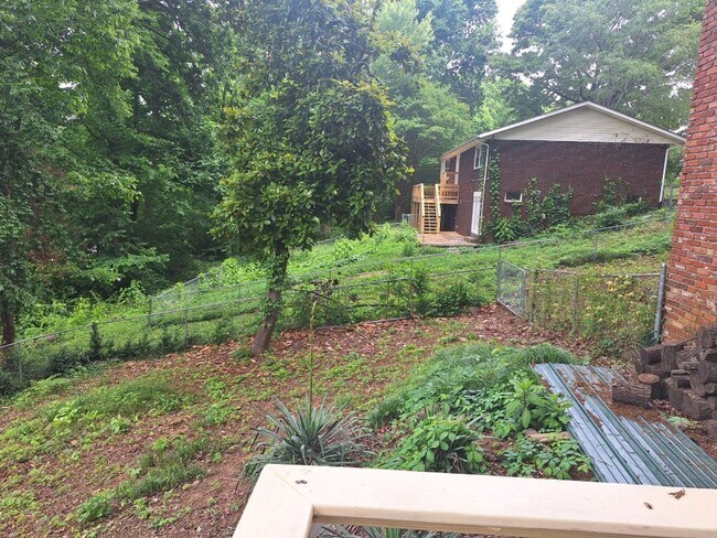 Building Photo - Basement Rancher located in Farragut