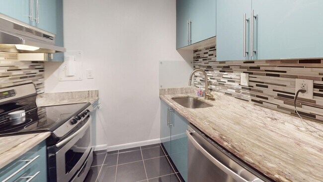 Building Photo - Incredible Location in Dupont Circle- Upda...
