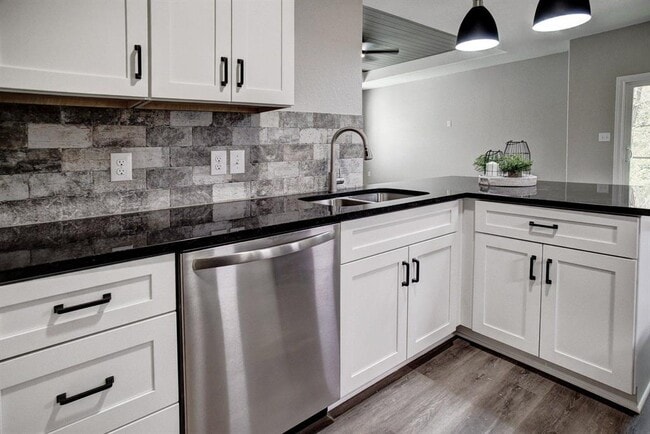 Building Photo - 121 S Kanaio Dr
