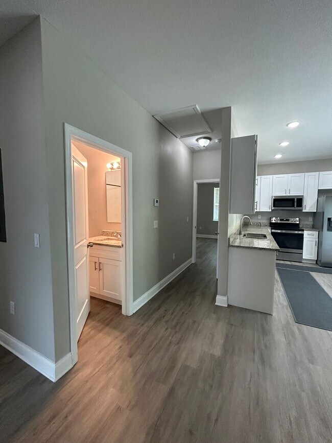 Building Photo - Renovated 3 Bedroom, 2 Bath Duplex Home in...