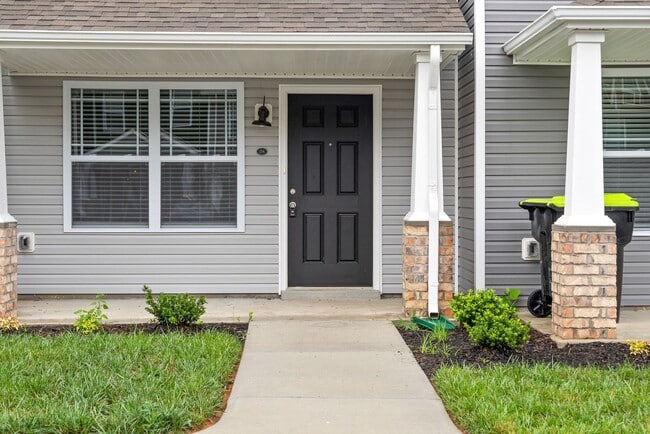 Building Photo - Pet Friendly Two Bedroom!