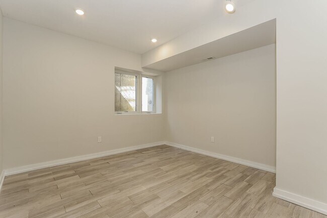 Building Photo - 2106 N Percy St