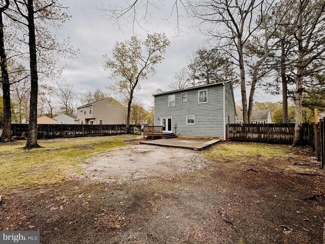 Building Photo - 6 Courtside Ln