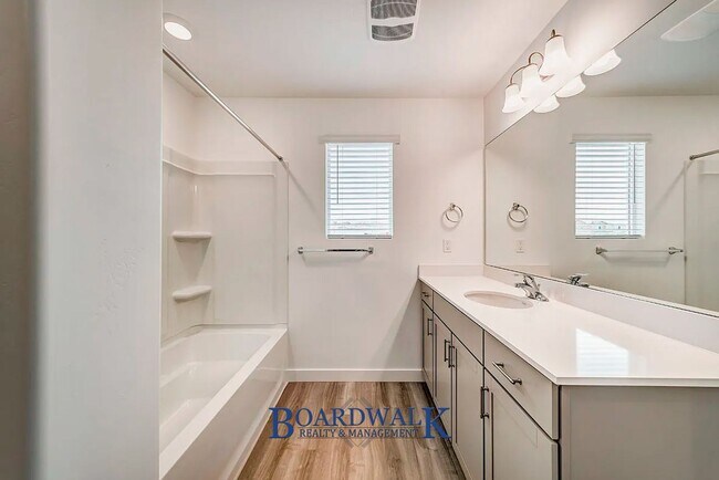 Building Photo - Modern 3-Bed Home with Yard & Amenities