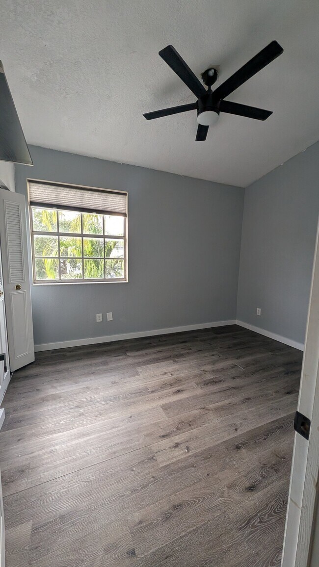 Building Photo - 721 SW 148th Ave
