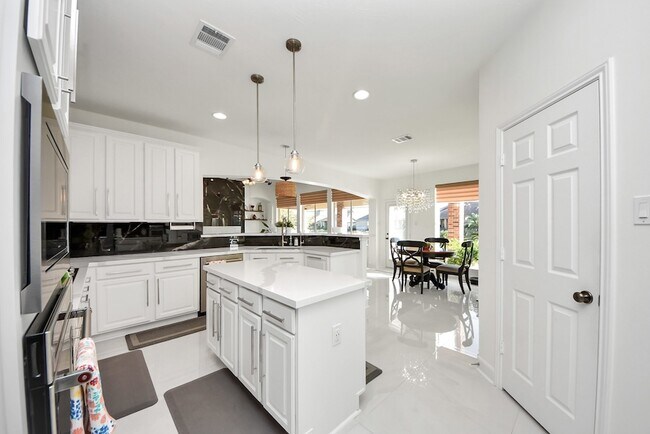 Building Photo - 17859 Camp Cove Dr