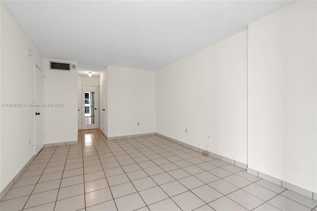 Building Photo - 1228 West Ave
