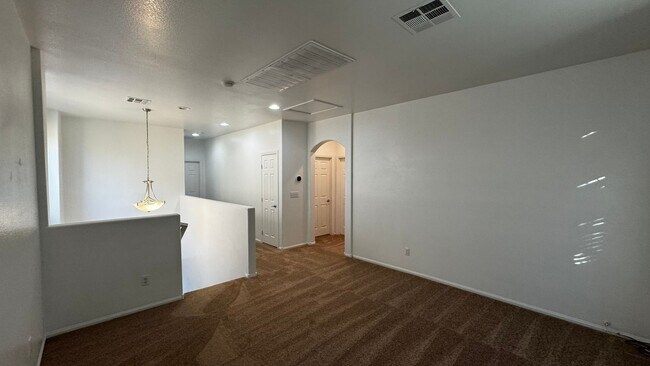 Building Photo - NW 3 BDRM Plus Loft