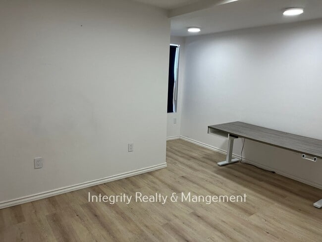Building Photo - 9419 Ashbury Cir