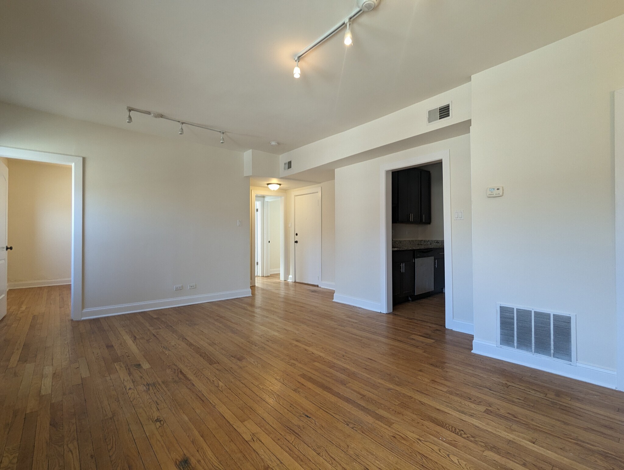 Building Photo - 4040 N Ashland Ave