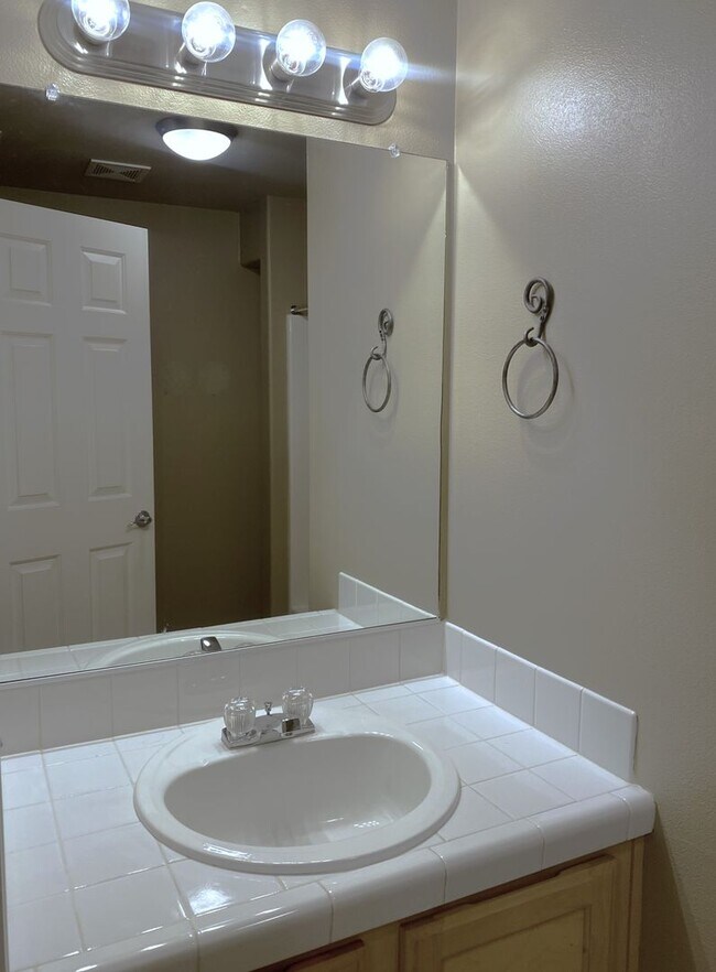 Building Photo - Beautiful Sherwood Home backs to Greenspac...