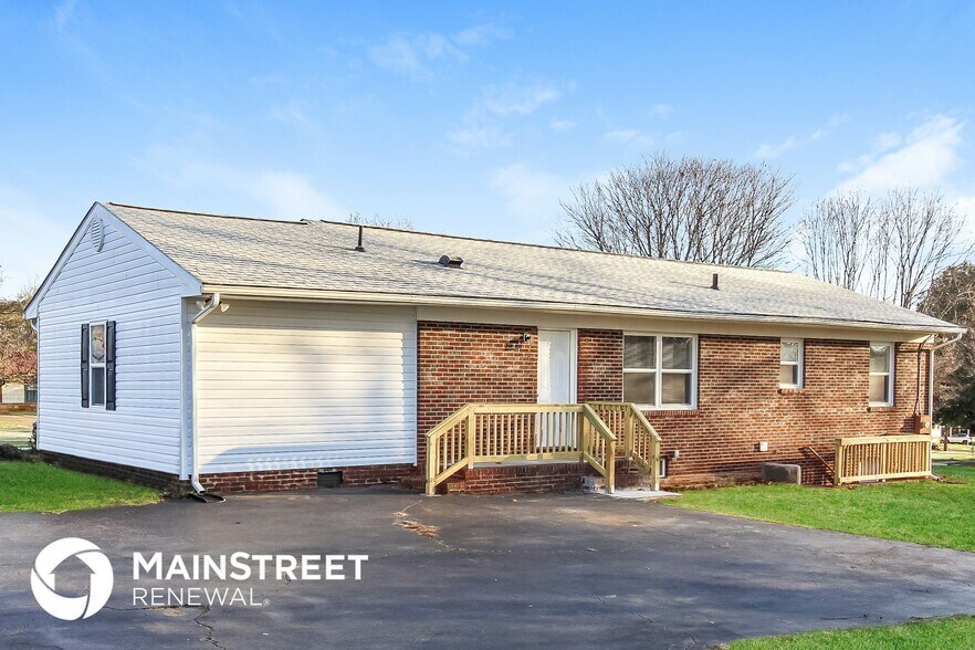 Building Photo - 936 Rock Spring Dr