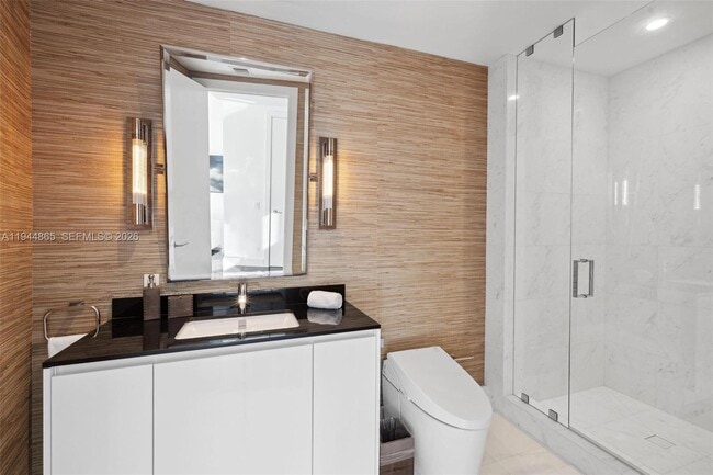 Building Photo - 18555 Collins Ave