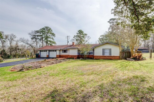 Building Photo - 17445 Pine Lake Rd