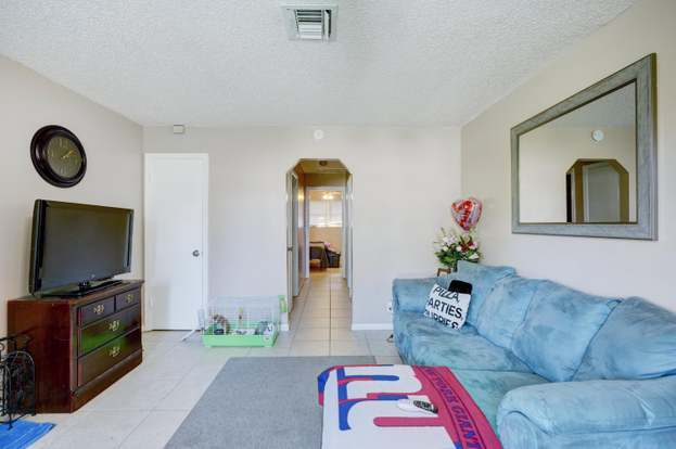 Building Photo - 8867 Sunset Dr