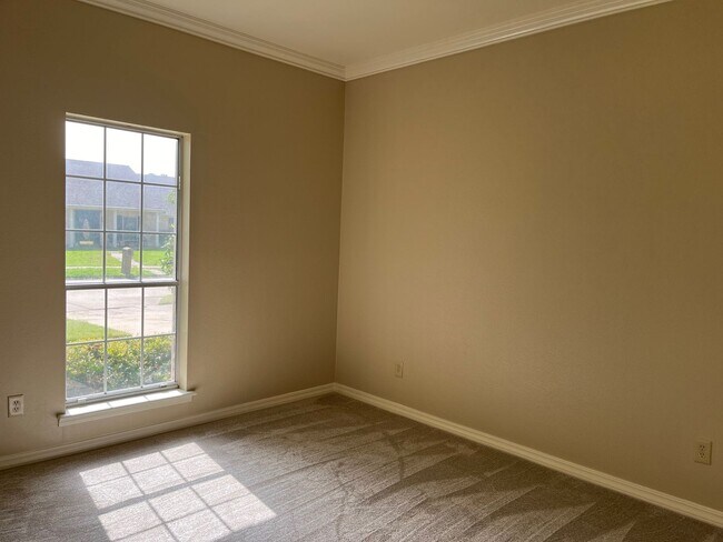 Building Photo - 500 S Dresden Ct