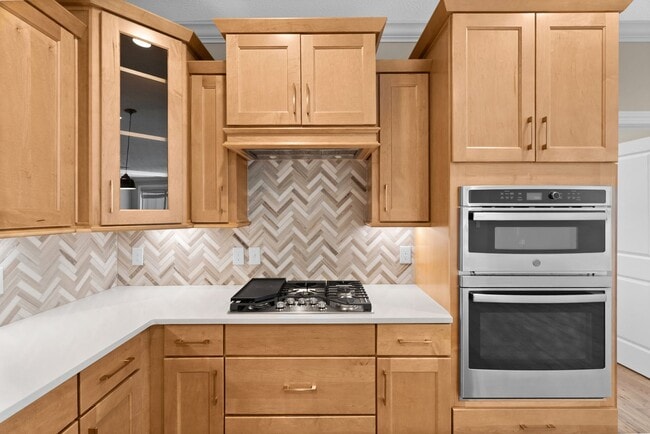 Building Photo - Luxury Maintenance-Free Former Model Home in Grove City – 2 Bed, 2 Bath Ranch