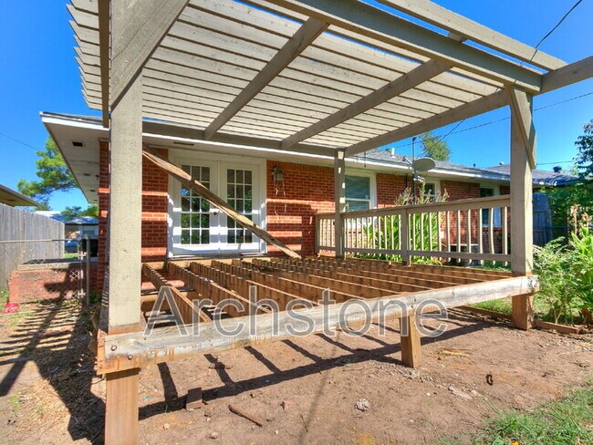 Building Photo - 1732 Carlisle Rd