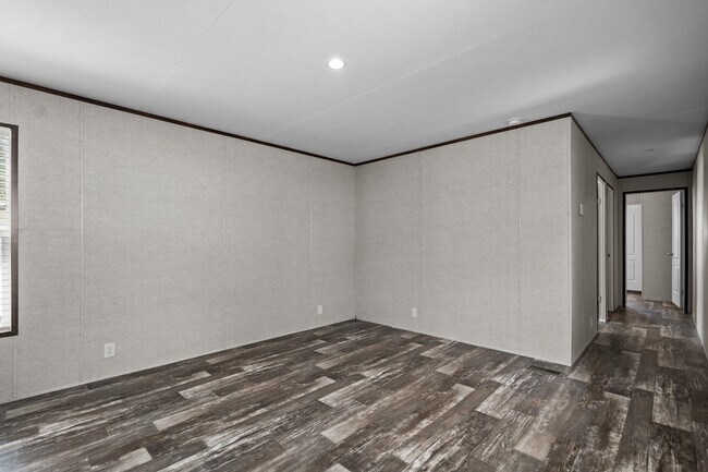Building Photo - 2039 Elmwood St SW