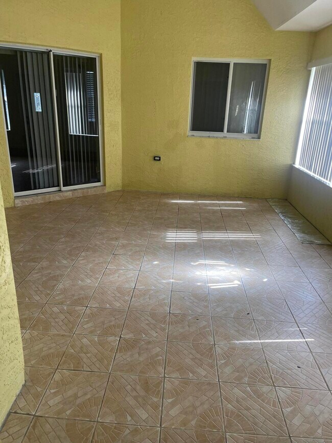 Building Photo - 1072 SW Castaneda Ln