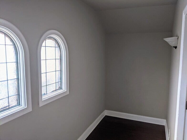 12' x 5' Bonus Room off office nook. - 1327 S Sycamore Ave