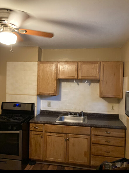 Primary Photo - 210 Farnham St