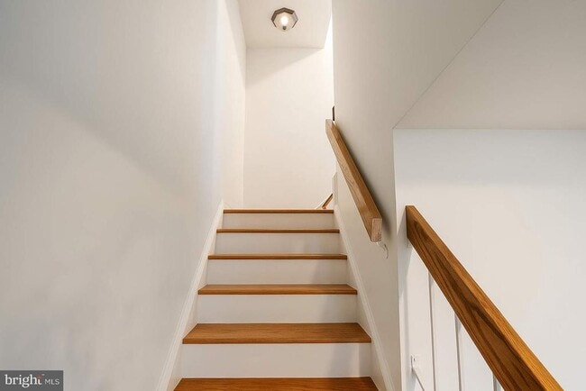 Building Photo - 5105 King Charles Way
