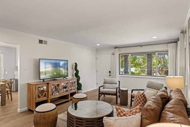 Building Photo - 1571 David Ave