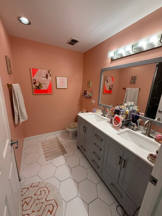 Building Photo - 3450 S Halsted St