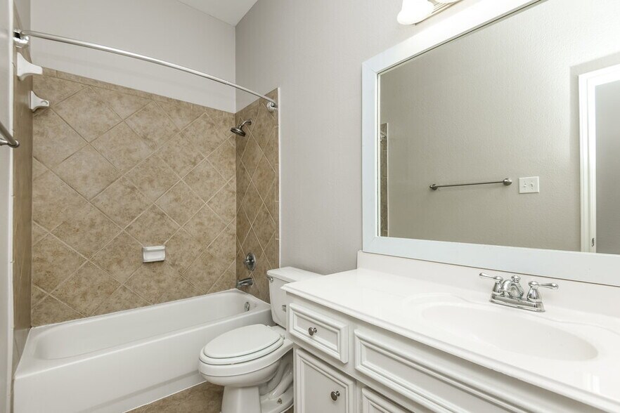 Building Photo - 15802 Magnolia Shores Ln