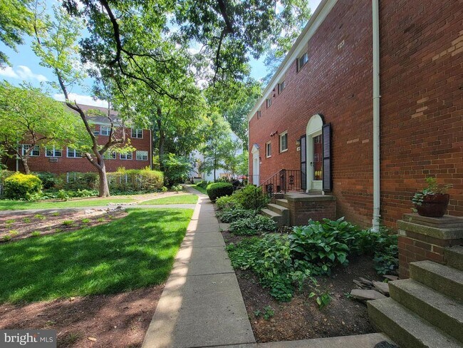 Building Photo - 3472 Gunston Rd