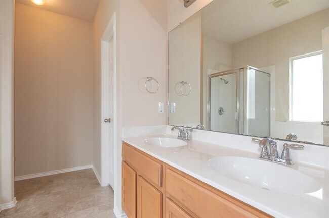 Building Photo - 516 Sweet Leaf Ln