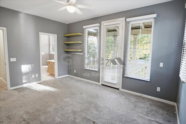 Building Photo - 26925 Carmelita Dr