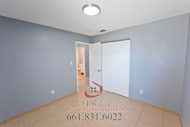 Building Photo - SW- 3 bed/ 2 bath house