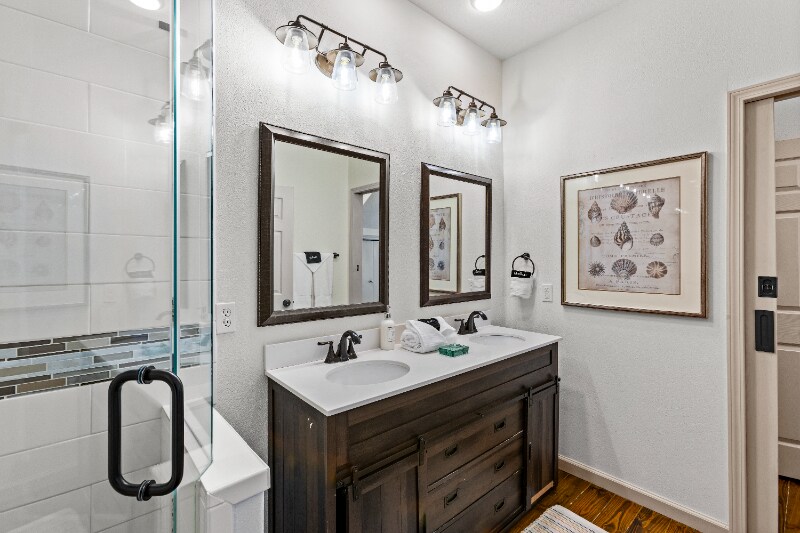 Building Photo - 14204 Miramar Dr